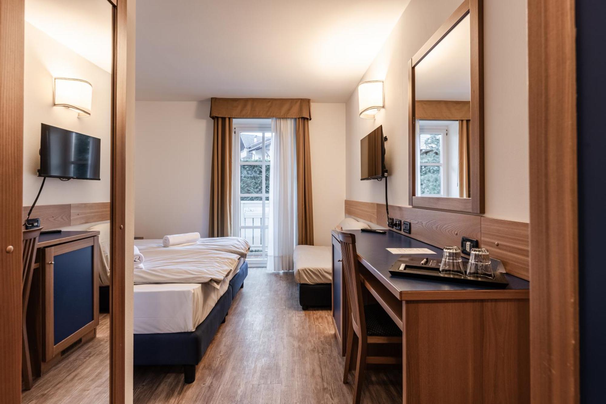 Hotel Garni Meledrio Dimaro Esterno foto