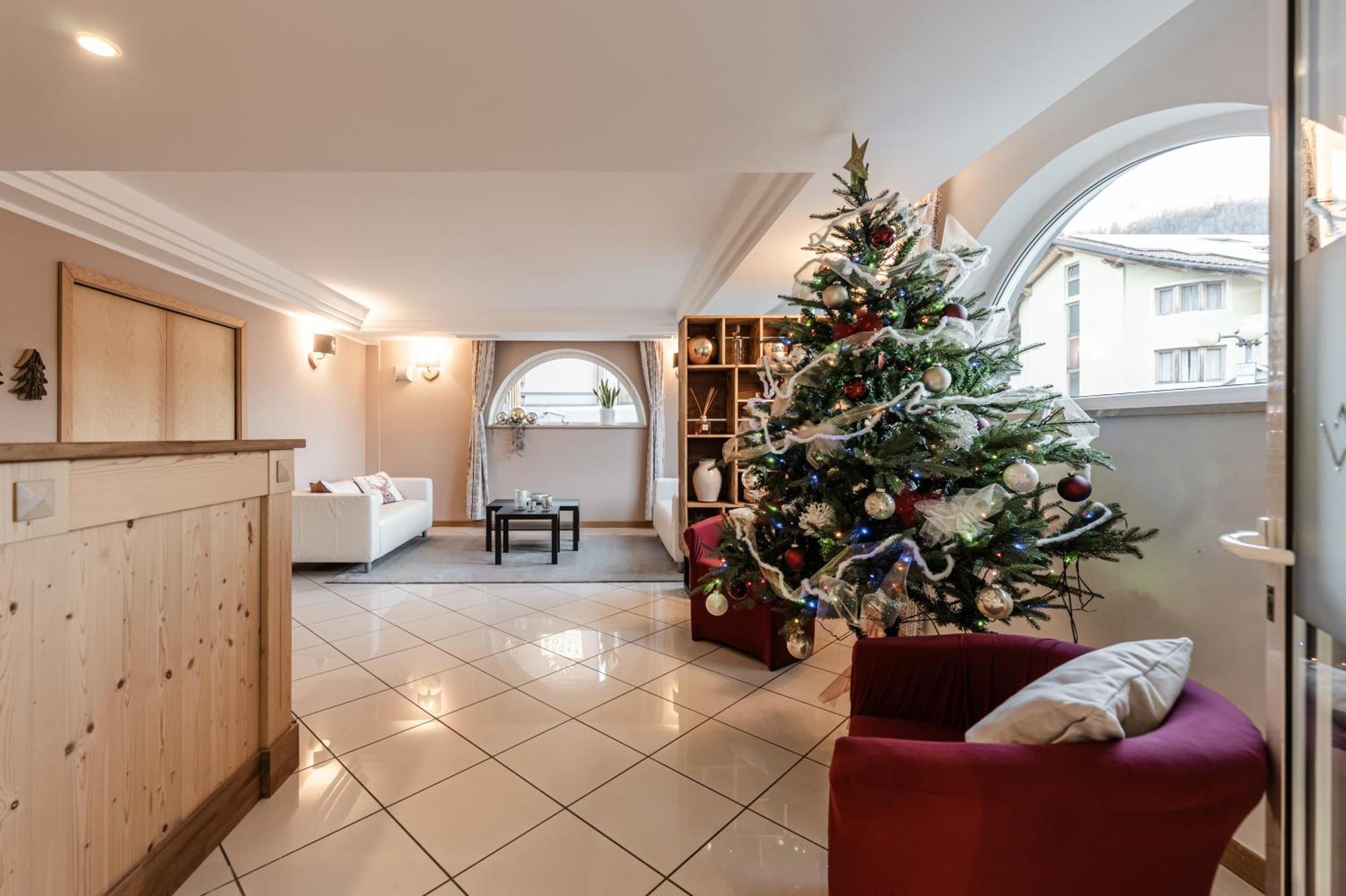 Hotel Garni Meledrio Dimaro Esterno foto